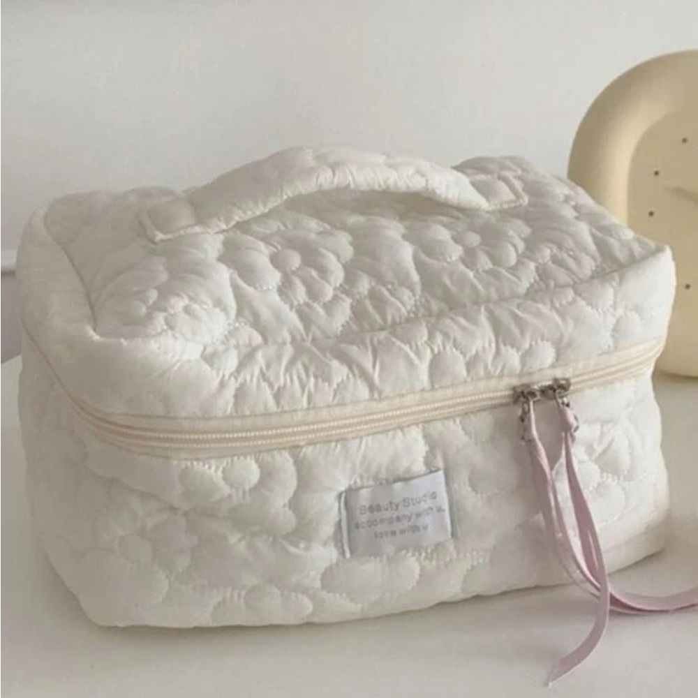 White Qulited Comsetic Travel Bag